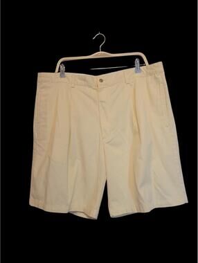 Roundtree and Yorke Men's yellow Pleated Shorts with Belt Loops